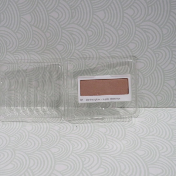 CLINIQUE💥SUPER SHIMMER EYESHADOW #01 SUNSET GLOW REFILL💥 - Picture 2 of 5